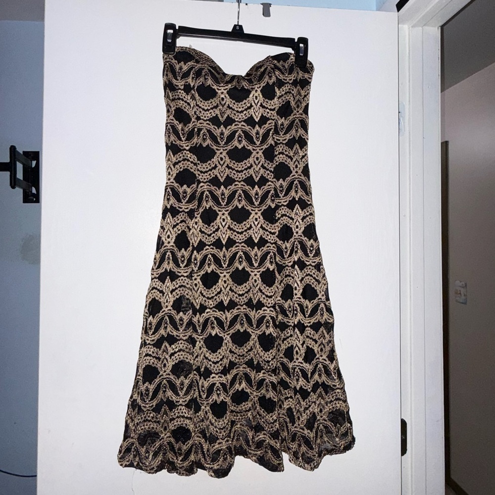 Chic Strapless Black and Gold Dress
